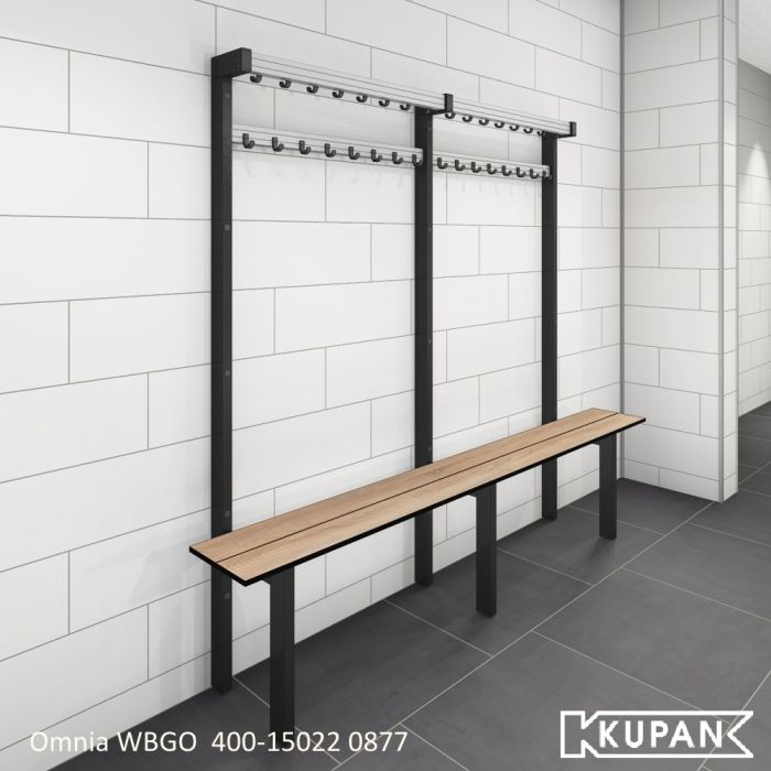 Kleedkamer wandbanken met garderobe en wand kapstokken