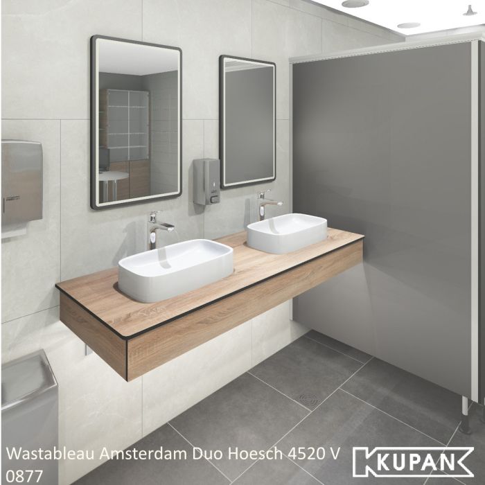 Ruime wastafelset met Hoesch 4520.013 waskom en Hansgrohe mengkraan in luxe toiletruimte"
"Waterbestendig wastafelblad met houtnerfstructuur en geïntegreerde spiegel"
"Detail van Hansgrohe Focus wastafelkraan en Always Open afvoerplug in chroom"