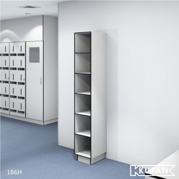 Perspectief aanzicht van de Kupan 1-koloms locker met 6 open vakken, perfect voor het opbergen van bedrijfsschoenen of voorgesorteerde setjes kleding in sectoren zoals ziekenhuizen, bio-industrie, laboratoria, universiteiten en onderzoeksinstellingen. Bie
