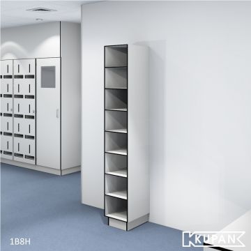 Perspectief aanzicht van de Kupan 1-koloms HPL locker met 8 open vakken, ideaal voor het georganiseerd opbergen van persoonlijke beschermingsmiddelen, schoenen en kleding in ziekenhuizen, laboratoria en cleanrooms waar hoge hygiënenormen gelden.