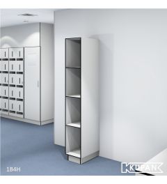 Perspectief aanzicht van de Kupan 1-koloms locker met 4 open vakken, ontworpen voor gebruik in ziekenhuizen, high-care gebieden en micro-elektronica omgevingen binnen ISO 14644 klasse 4-9 cleanrooms. Ideaal voor het georganiseerd en veilig opbergen van kl