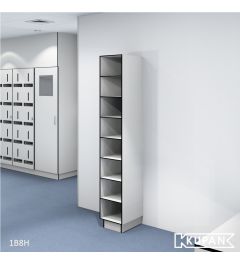 Perspectief aanzicht van de Kupan 1-koloms HPL locker met 8 open vakken, ideaal voor het georganiseerd opbergen van persoonlijke beschermingsmiddelen, schoenen en kleding in ziekenhuizen, laboratoria en cleanrooms waar hoge hygiënenormen gelden.
