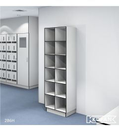 Perspectief aanzicht van de Kupan 2-koloms HPL locker met 6 open vakken, ideaal voor het opbergen van bedrijfsschoenen of voorgesorteerde setjes kleding in sectoren zoals ziekenhuizen, bio-industrie, laboratoria, universiteiten en onderzoeksinstellingen. 
