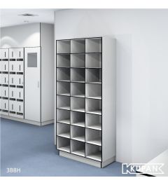 Perspectief aanzicht van de Kupan 3-koloms HPL locker met 24 open vakken, ideaal voor het georganiseerd opbergen van een breed scala aan items zoals persoonlijke beschermingsmiddelen, schoenen, en kleding in ziekenhuizen, laboratoria en cleanrooms waar ho