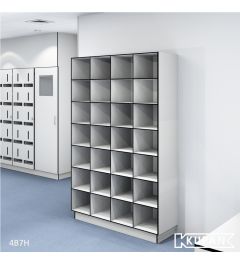 Perspectief aanzicht van de Kupan 3-koloms HPL locker met 28 open vakken, perfect voor het georganiseerd opbergen van een grote hoeveelheid items zoals schoenen, kledingsets en persoonlijke beschermingsmiddelen in ziekenhuizen, laboratoria en cleanrooms w