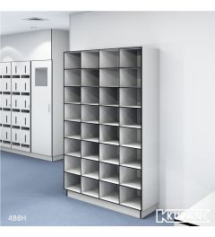 Perspectief aanzicht van de Kupan 4-koloms HPL locker met 32 open vakken, ideaal voor het georganiseerd opbergen van kleding, schoenen, en persoonlijke beschermingsmiddelen in sectoren zoals ziekenhuizen, laboratoria, en cleanrooms waar hoge hygiënenormen